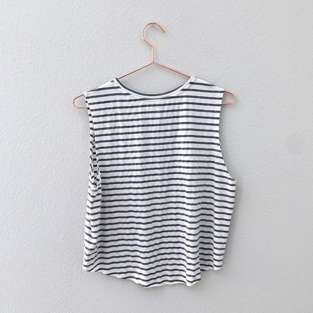 GapFit Breathe Crop Pocket Muscle Tank White Grey Stripe Size Medium - Picture 3 of 5